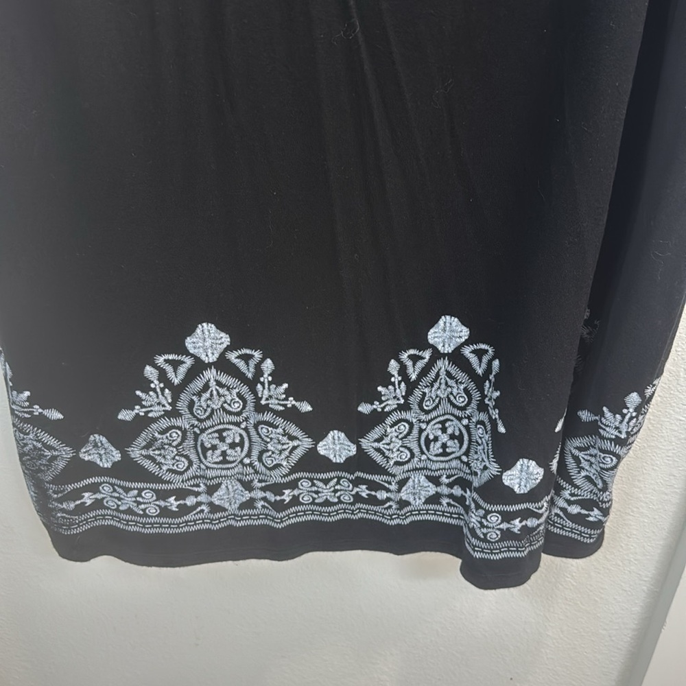 Beautiful dress - Picture 3 of 7